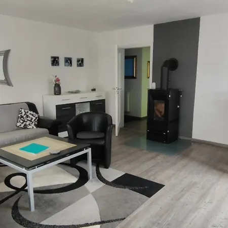 Modernes Rhombushaus Mit Garten&teich Nähe Wald